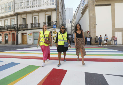 A rúa Durán Loriga estrea unha nova zona de paso peonil coas cores da bandeira LGTBI